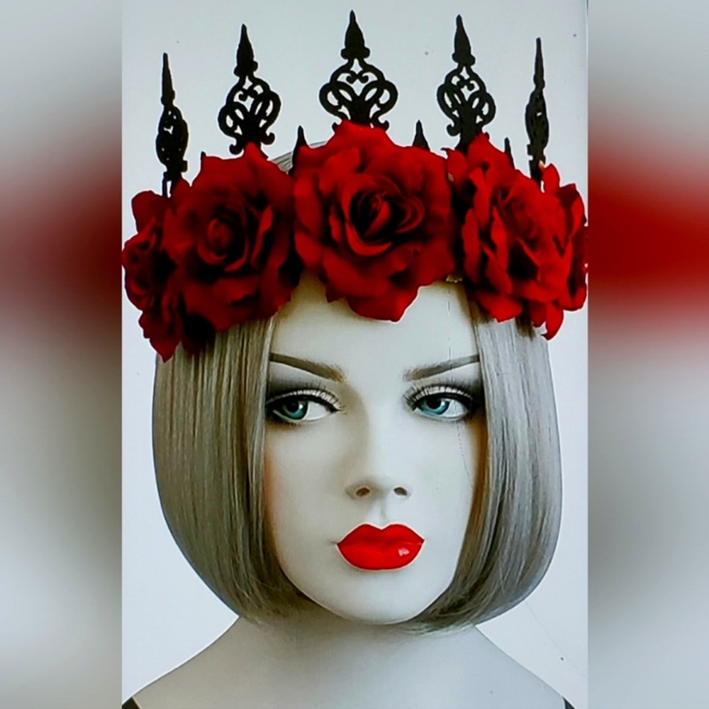 NWT!🗝 Gothic Blood Rose Crown